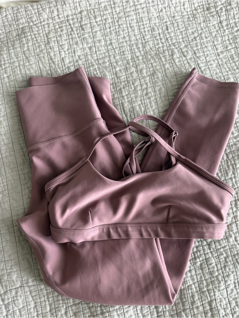 Alo Yoga Airlift Set in Smokey Quartz Top-S Bottom-M